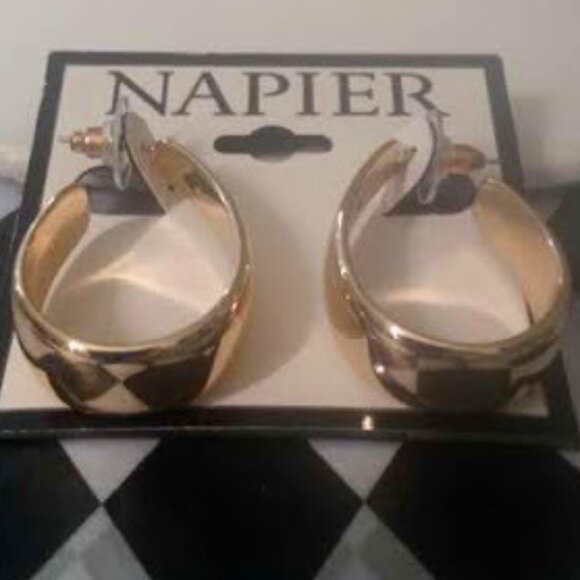 NAPIER Mod/Contemporary Gold Oval Shaped 1.25" Hoop Earrings**NEW! - Picture 2 of 4
